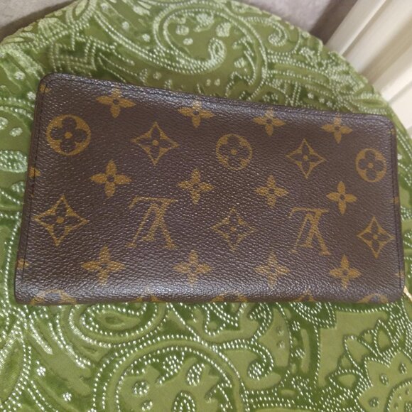 Louis Vuitton Monogram Zippy Wallet - Picture 4 of 15